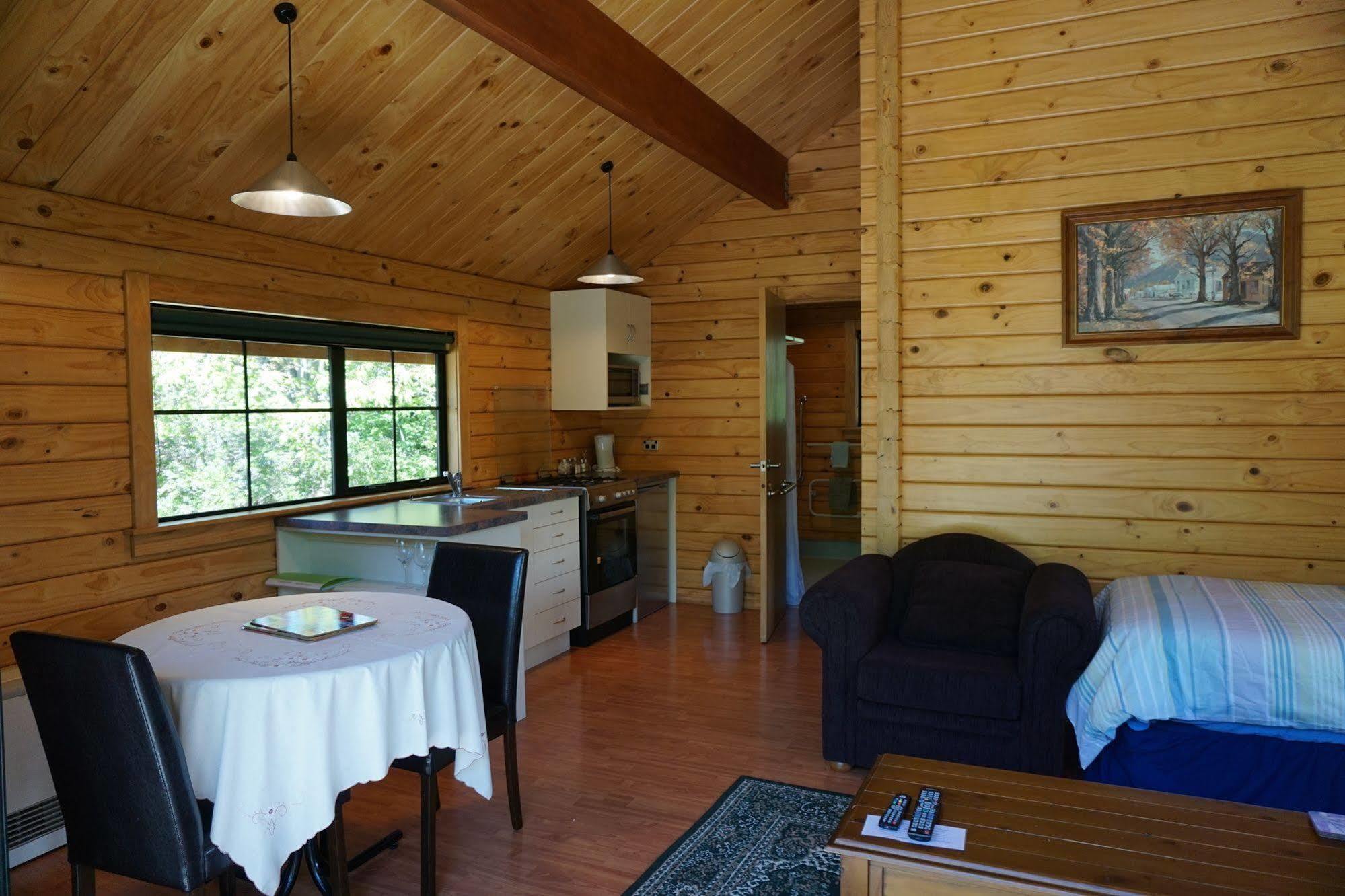 Central Chalets Ltd Alexandra Buitenkant foto