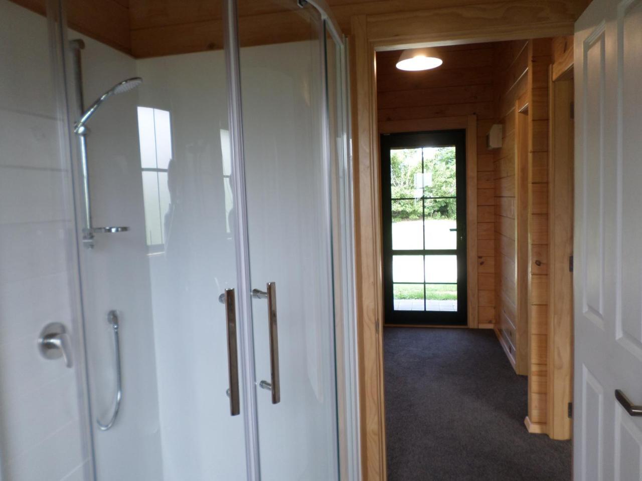 Central Chalets Ltd Alexandra Buitenkant foto